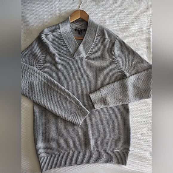 Michael Kors Gray V-Neck Sweater with Soft Texture and Relaxed Fit wool blend - Picture 6 of 8